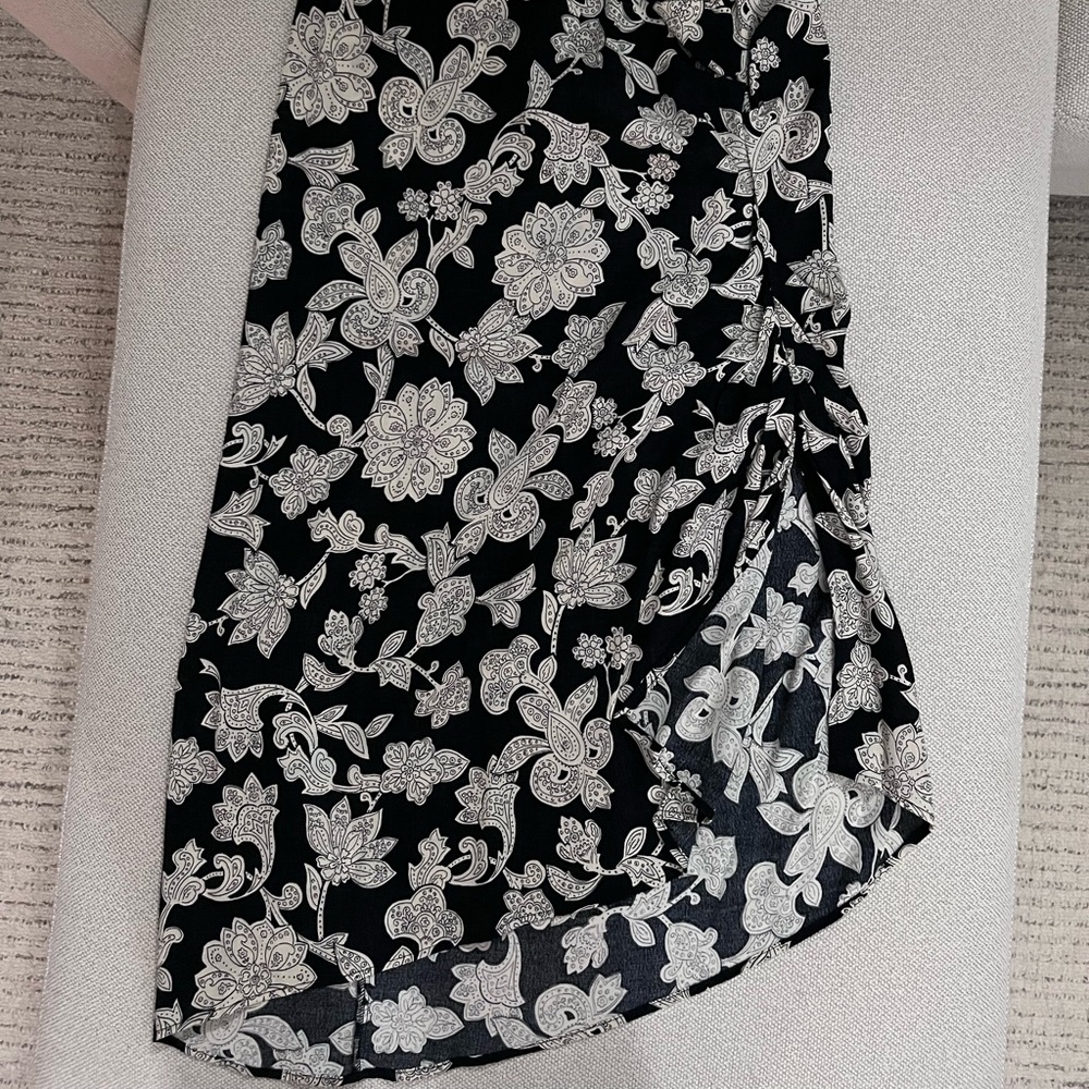 ZARA BLACK AND CREAM FLORAL PRINT ASYMMETRICAL MIDI SKIRT /Size XS - Picture 6 of 11